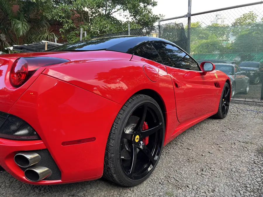 Ferrari California rojo