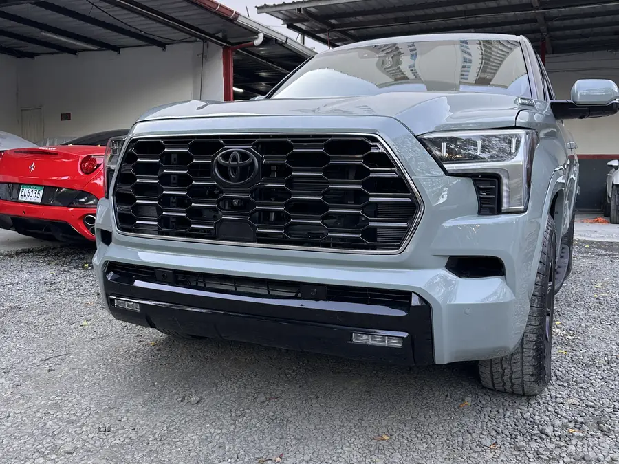 Toyota Tundra gris